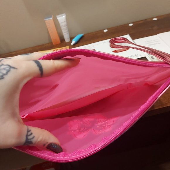 Mix of Skincare Bundle - Picture 7 of 8